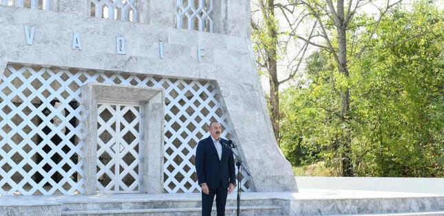 Dövlət başçısı: “Birinci mərhələdə 25 yaşayış binasının inşası nəzərdə tutulur ki, vətəndaşlar artıq Şuşaya qayıtmağa başlasın”