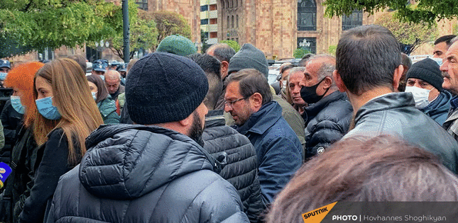 Ermənilər yenə hakimiyyətə etiraz ediblər