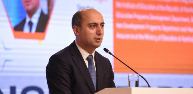 Nazir: "Distant təhsil real təhsili tam əvəz edə bilmir"