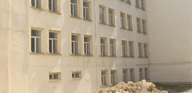 Azərbaycanda qəzalı vəziyyətdə olan məktəblərin sayı açıqlanıb