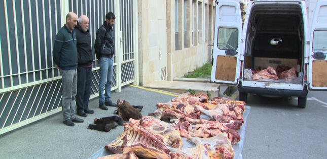 Yararsız 4 ton ət satan dəstə üzvləri tutulub - VİDEO