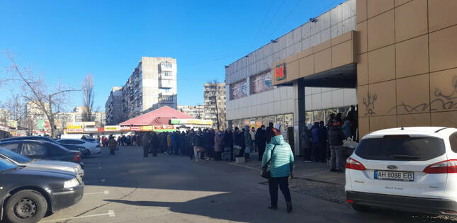 Kiyevdə mağazalar açılır