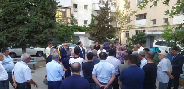 Qüdrət Həsənquliyev seçicilərlə görüşüb
