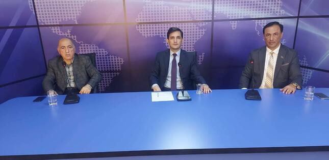 AXC TV-nin efirində Pənah Hüseynlə Elman Nəsirovun çox gərgin debatı