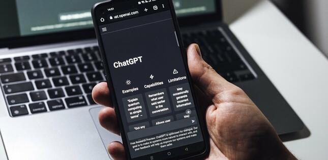 Süni zəka əsaslı ChatGPT çat-botu pilotsuz uçuş aparatlarını və robotları idarə etməyi öyrənib