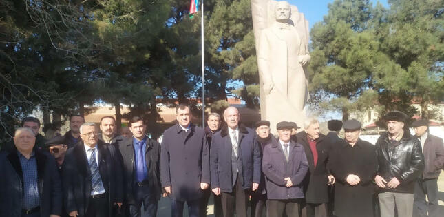 Qüdrət Həsənquliyev Məhəmməd Əmin Rəsulzadənin məzarını ziyarət edib